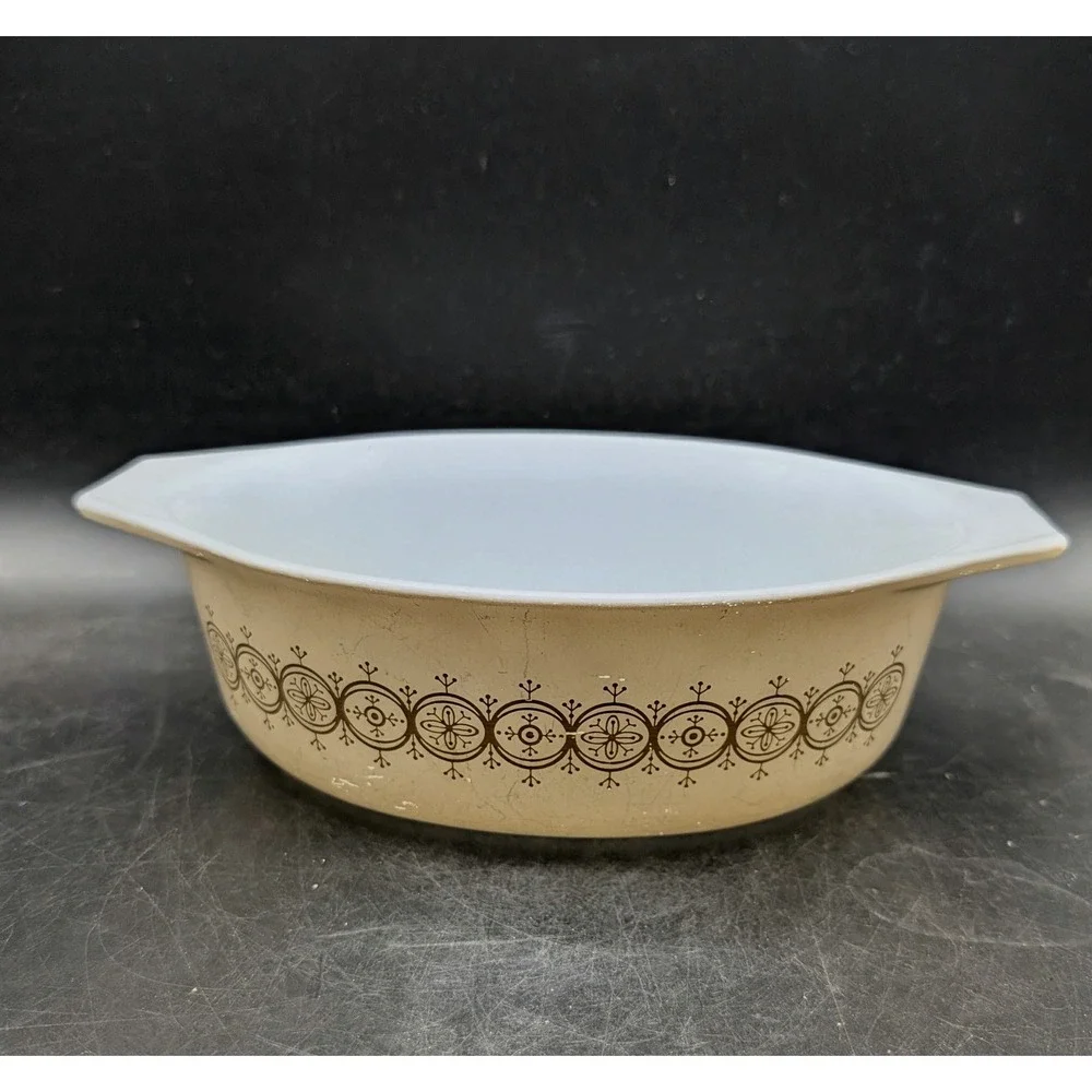 Vintage Pyrex 043 Told Medallion 1.5 Qt Oval Casserole Dish Cream Brown MCM